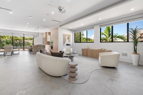 Купить виллу или дом в Майами-Бич, Флорида 4 спальни, 293.94м2, № 2082240 - фото 8