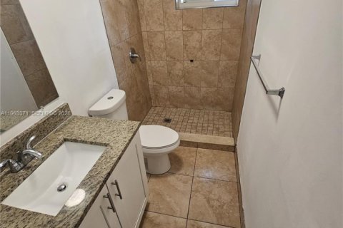 Immobilier commercial à vendre à Miami, Floride: 144.18 m2 № 2081014 - photo 6