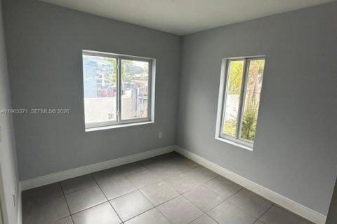 Immobilier commercial à vendre à Miami, Floride: 144.18 m2 № 2081014 - photo 9