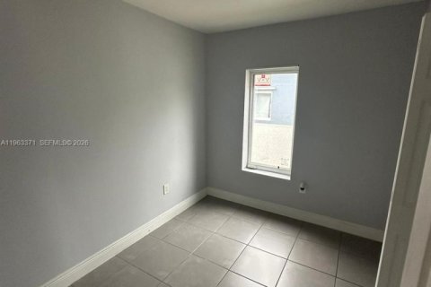 Immobilier commercial à vendre à Miami, Floride: 144.18 m2 № 2081014 - photo 8
