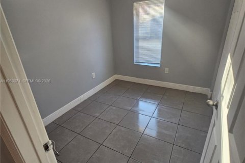 Immobilier commercial à vendre à Miami, Floride: 144.18 m2 № 2081014 - photo 12