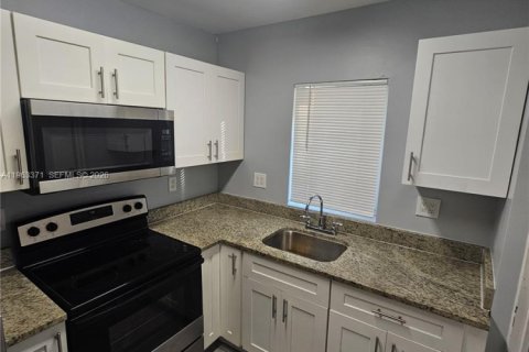 Immobilier commercial à vendre à Miami, Floride: 144.18 m2 № 2081014 - photo 3