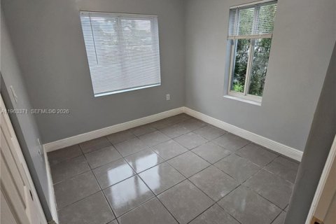Immobilier commercial à vendre à Miami, Floride: 144.18 m2 № 2081014 - photo 10