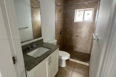 Immobilier commercial à vendre à Miami, Floride: 144.18 m2 № 2081014 - photo 5