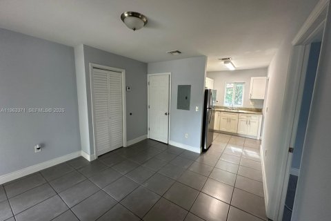 Immobilier commercial à vendre à Miami, Floride: 144.18 m2 № 2081014 - photo 7