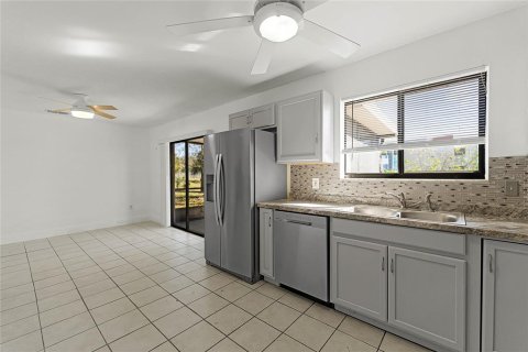 House in Daytona Beach, Florida 4 bedrooms, 124.21 sq.m. № 1523013 - photo 6
