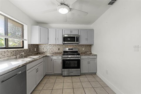 House in Daytona Beach, Florida 4 bedrooms, 124.21 sq.m. № 1523013 - photo 18
