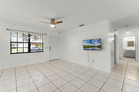 House in Daytona Beach, Florida 4 bedrooms, 124.21 sq.m. № 1523013 - photo 11