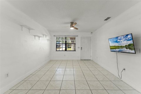House in Daytona Beach, Florida 4 bedrooms, 124.21 sq.m. № 1523013 - photo 5