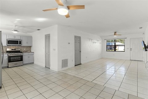 House in Daytona Beach, Florida 4 bedrooms, 124.21 sq.m. № 1523013 - photo 15