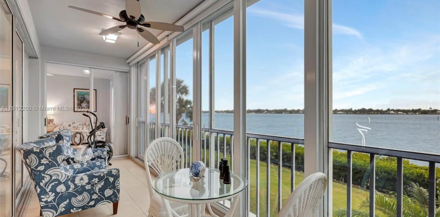 Condo à Palm City, Floride, 3 chambres  № 1968239