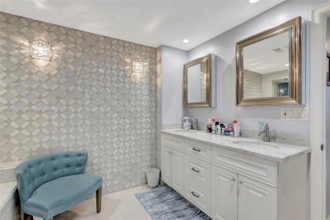 Copropriété à vendre à Palm City, Floride: 3 chambres, 222.97 m2 № 1968239 - photo 30