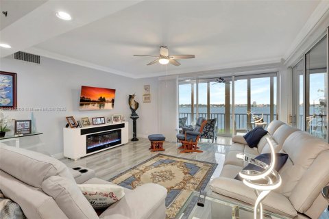 Copropriété à vendre à Palm City, Floride: 3 chambres, 222.97 m2 № 1968239 - photo 21