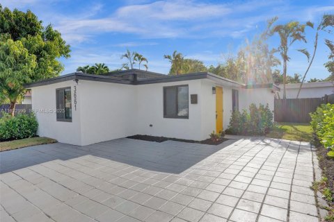 Купить виллу или дом в Окленд-Парк, Флорида 4 спальни, 111.02м2, № 1991715 - фото 1