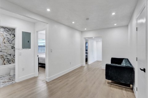 Купить виллу или дом в Окленд-Парк, Флорида 4 спальни, 111.02м2, № 1991715 - фото 6