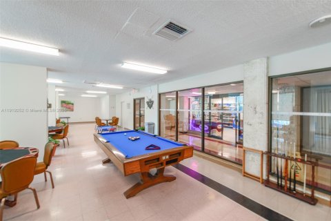 Condo in Hallandale Beach, Florida, 2 bedrooms  № 1974515 - photo 29