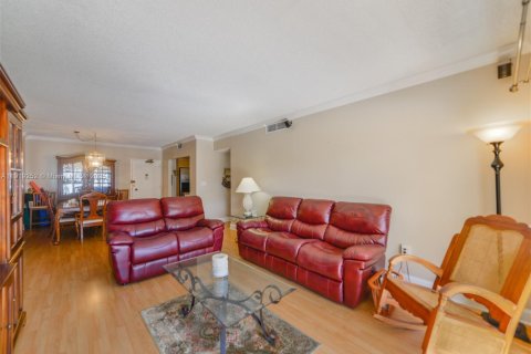 Condo in Hallandale Beach, Florida, 2 bedrooms  № 1974515 - photo 5