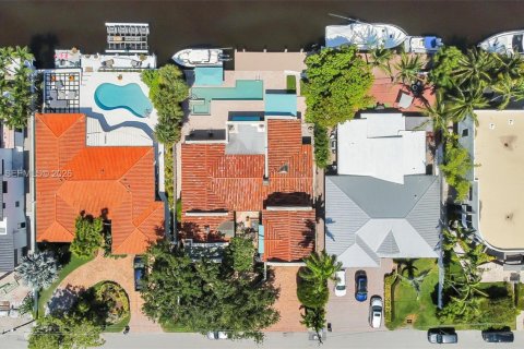 Снять в аренду виллу или дом в Форт-Лодердейл, Флорида 5 спален, 341.23м2, № 2081159 - фото 29