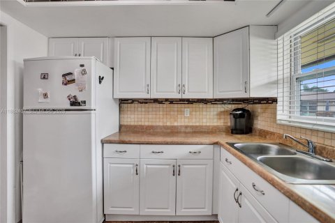 Villa ou maison à vendre à West Palm Beach, Floride: 2 chambres, 77.02 m2 № 2054178 - photo 14