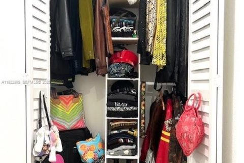 Villa ou maison à louer à Davie, Floride: 2 chambres, 79.34 m2 № 1976892 - photo 11