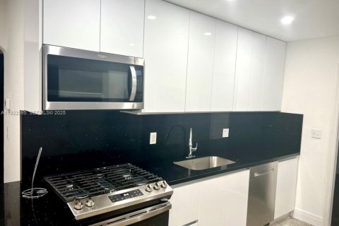 Villa ou maison à louer à Davie, Floride: 2 chambres, 79.34 m2 № 1976892 - photo 7