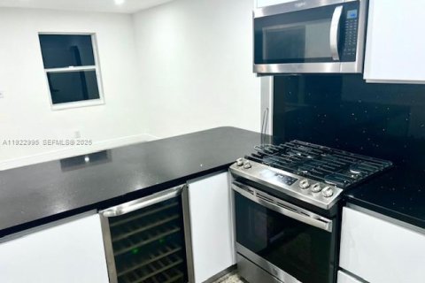 Villa ou maison à louer à Davie, Floride: 2 chambres, 79.34 m2 № 1976892 - photo 5