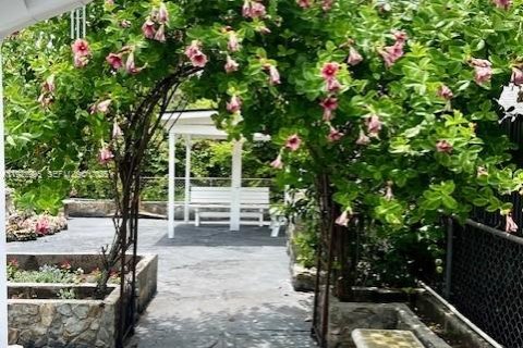 Villa ou maison à louer à Davie, Floride: 2 chambres, 79.34 m2 № 1976892 - photo 13