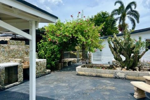 Villa ou maison à louer à Davie, Floride: 2 chambres, 79.34 m2 № 1976892 - photo 16