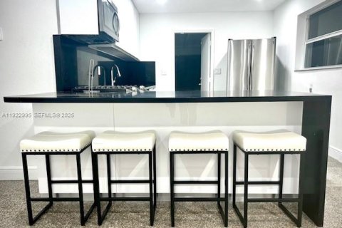 Villa ou maison à louer à Davie, Floride: 2 chambres, 79.34 m2 № 1976892 - photo 4