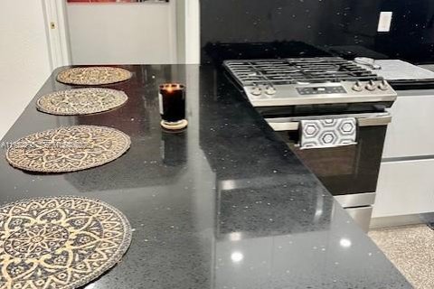 Villa ou maison à louer à Davie, Floride: 2 chambres, 79.34 m2 № 1976892 - photo 6