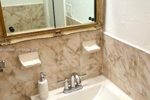 Villa ou maison à louer à Davie, Floride: 2 chambres, 79.34 m2 № 1976892 - photo 14