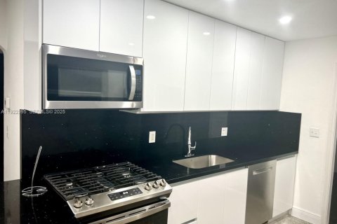 Villa ou maison à louer à Davie, Floride: 2 chambres, 79.34 m2 № 1976892 - photo 3