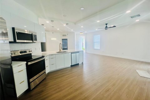 Casa en venta en Port St. Lucie, Florida, 3 dormitorios, 139.91 m2 № 1920262 - foto 12