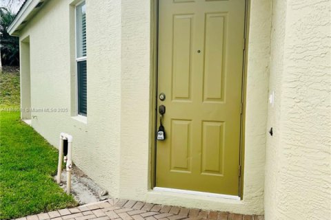 Casa en venta en Port St. Lucie, Florida, 3 dormitorios, 139.91 m2 № 1920262 - foto 3