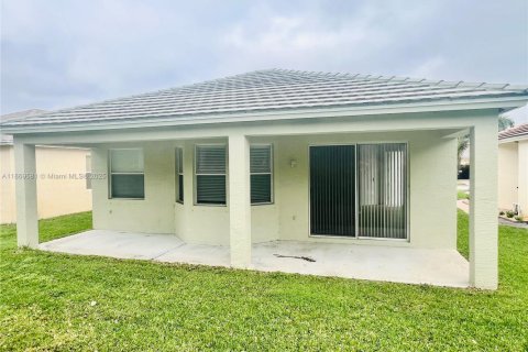 Casa en venta en Port St. Lucie, Florida, 3 dormitorios, 139.91 m2 № 1920262 - foto 4