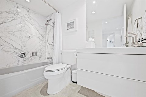 Condo in Fort Lauderdale, Florida, 2 bedrooms  № 2081664 - photo 23