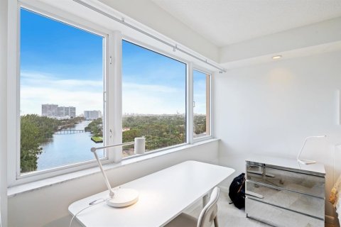 Condo in Fort Lauderdale, Florida, 2 bedrooms  № 2081664 - photo 18