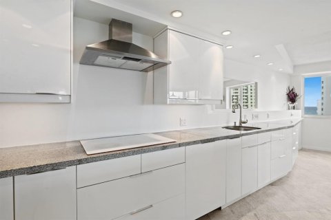 Condo in Fort Lauderdale, Florida, 2 bedrooms  № 2081664 - photo 14