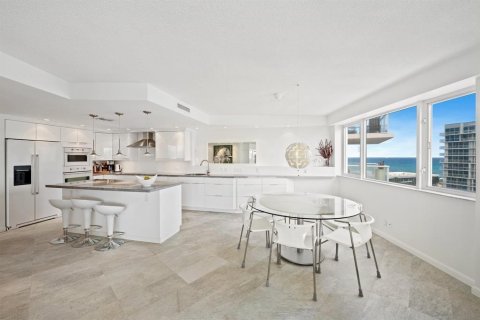 Condo in Fort Lauderdale, Florida, 2 bedrooms  № 2081664 - photo 11