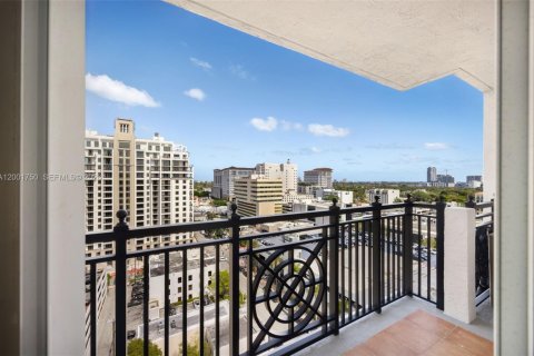 Condo in Coral Gables, Florida, 2 bedrooms  № 2066669 - photo 1