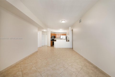 Condo in Coral Gables, Florida, 2 bedrooms  № 2066669 - photo 11