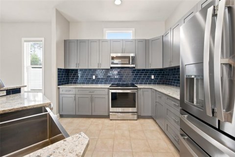 House in Spring Hill, Florida 5 bedrooms, 236.99 sq.m. № 2227667 - photo 4