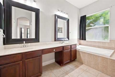 House in Spring Hill, Florida 5 bedrooms, 236.99 sq.m. № 2227667 - photo 3