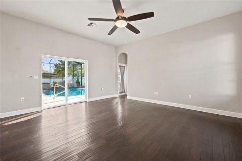 House in Spring Hill, Florida 5 bedrooms, 236.99 sq.m. № 2227667 - photo 18