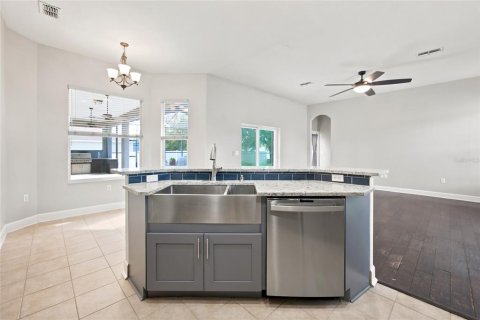 House in Spring Hill, Florida 5 bedrooms, 236.99 sq.m. № 2227667 - photo 17