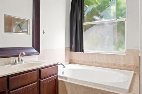 House in Spring Hill, Florida 5 bedrooms, 236.99 sq.m. № 2227667 - photo 27