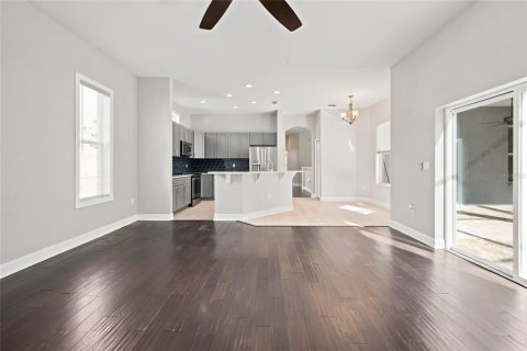 House in Spring Hill, Florida 5 bedrooms, 236.99 sq.m. № 2227667 - photo 16