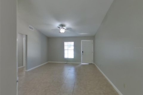 Casa en alquiler en Tampa, Florida, 3 dormitorios, 102.56 m2 № 1901681 - foto 2