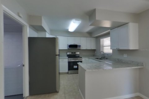 Casa en alquiler en Tampa, Florida, 3 dormitorios, 102.56 m2 № 1901681 - foto 5
