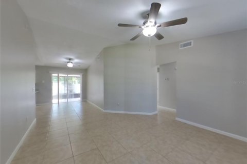 Casa en alquiler en Tampa, Florida, 3 dormitorios, 102.56 m2 № 1901681 - foto 3
